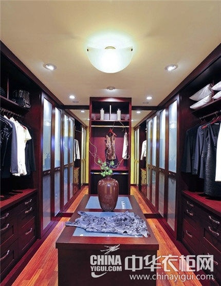 中式风格六门步入式衣柜