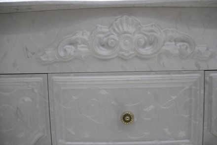 久福格莱蒂丝“板材免漆浴室柜”采用组装模式，结构更稳定，选择德国海蒂诗配件，使产品更加经久耐用