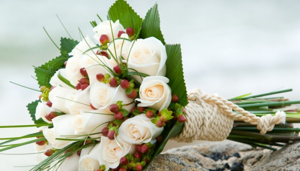 白玫瑰代表着几种意思白玫瑰的花语