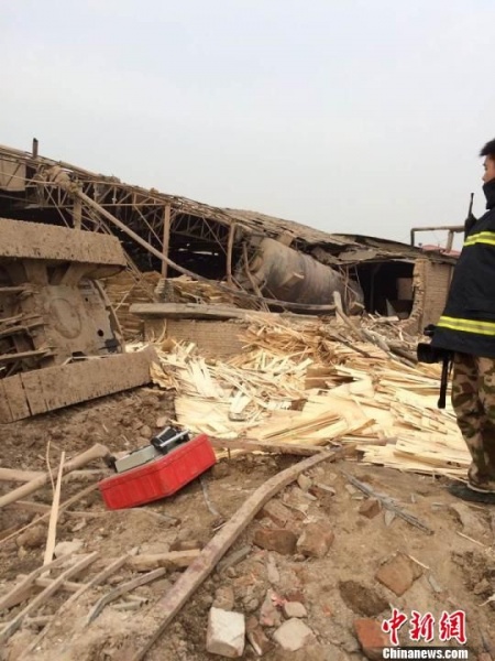 邢台蒸汽锅炉爆炸 居民住宅、厂房因爆炸损毁