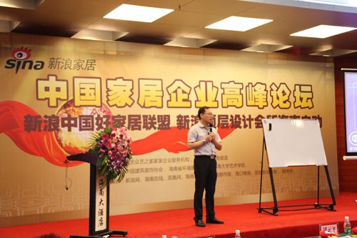 赵宇峰先生为在坐的各位进行了“标准工程营销”为主题的培训