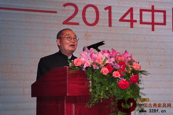 中国新中式红木文化研究院院长胡景初在年会上发表重要讲话