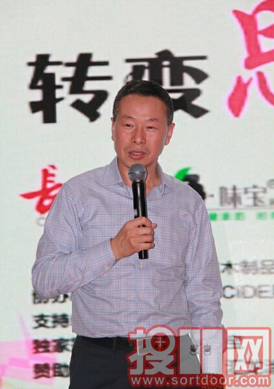 刘英，吉林兄弟木业集团董事长，在出席本届论坛高端精英交流会