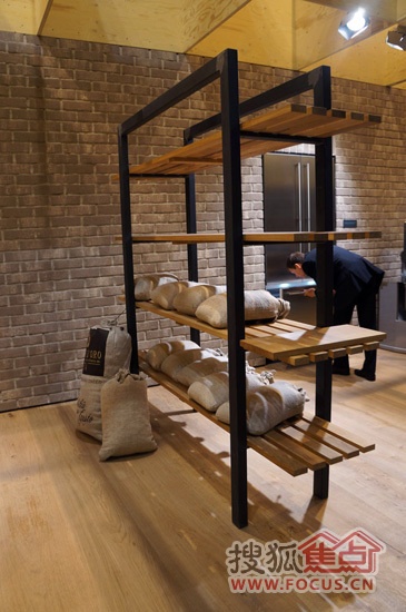 2014米兰展精彩看点：嘉格纳厨房新品 置物架