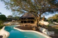 赞比亚河畔的原始度假屋