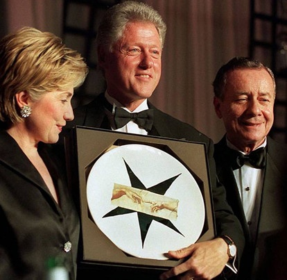 1999年IMOLA品牌被美国前总统克林顿誉为“意大利千年艺术之灵魂”