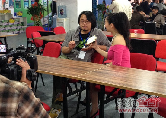 美迪设计师杨凯接受媒体采访