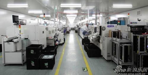 万和顺德红旗生产基地的高速、高精度模块贴片机生产线