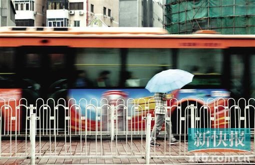 周末没事儿就宅着吧！广州连续三天暴雨袭城