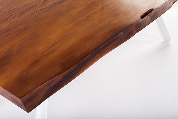 贝克衫与柔性钢的融合 完美极简风格餐桌(图)