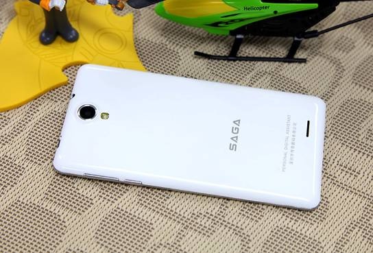 小宇宙X2手机有白色和黑色款式，白色款将于首批上市发售