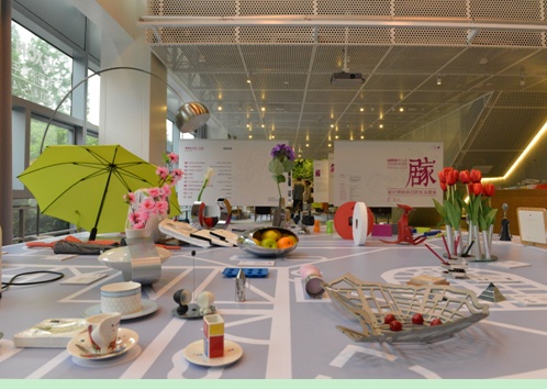 图：一楼展厅家居产品区展出了LEXON 等品牌的创意生活用品