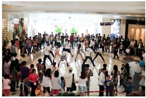 昊博磁砖在全国十四座城市以“快闪行动”的方式举行了声势浩大的“昊博磁砖2014年环保中国行”活动