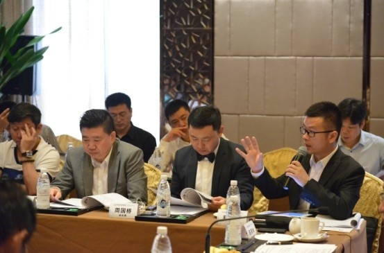 中国家居品牌联盟第二届第二次会员大会现场激烈讨论