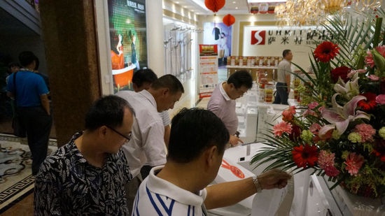 5月18日，海南三亚萨米特旗舰店盛装开业