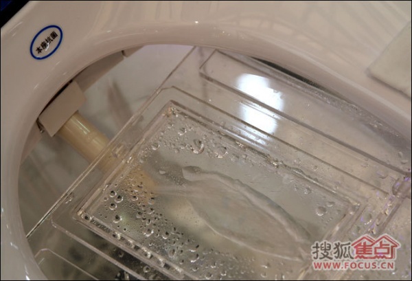 九牧智能坐便器的水洗喷头为高新银离子材料