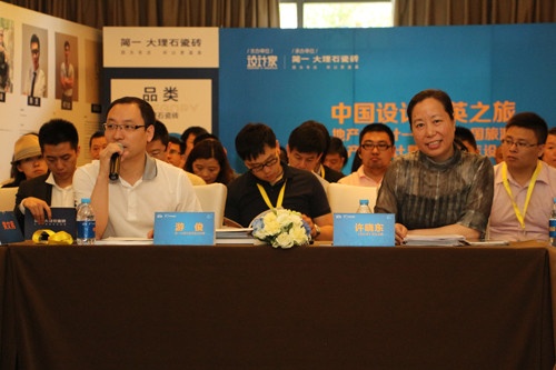左：简一大理石瓷砖副总经理 游俊先生 右：《设计家》传媒出版机构 主编 许晓东女士