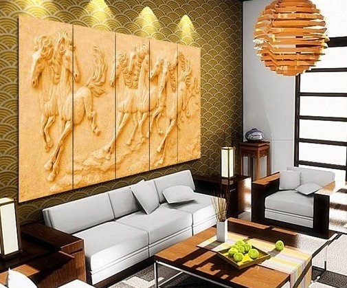用中国传统的骏马图展示家居的豪气。