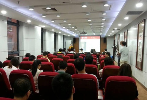 中国政法大学邀龙发董事长王显分享创业管理经验