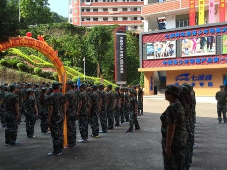 (图)七波辉督导军团正在接受军事化的特训活动