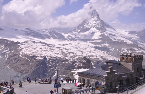 马特洪峰是阿尔卑斯山最美丽的山峰，也是瑞士引以为骄傲的象征