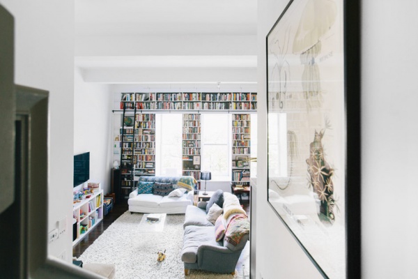 拥有整面书墙的高挑公寓 最梦幻的家居空间