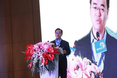  图一：肖明超在中国地产移动营销峰会上演讲