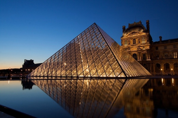 贝聿铭作品 卢浮宫玻璃金字塔
