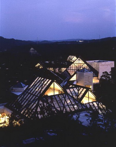 自然与建筑的完美融合 日本美秀美术馆