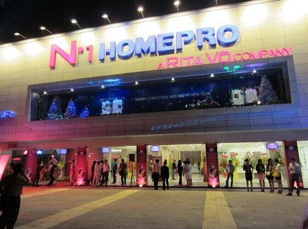 占地3500平方的欧神诺越南旗舰店有着磅礴大气的店面
