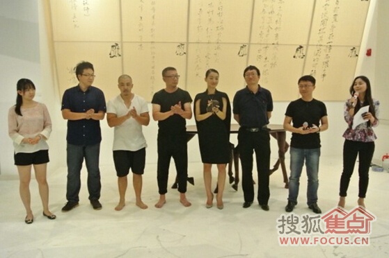 展览开幕式现场（右二：王一凡、右三：顾振清、右四：赵剑英、左三：方志勇、右四：王刚）