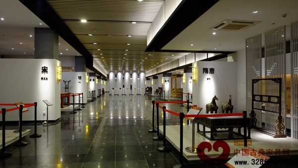 深圳红木家具博物馆一层历代家具展示区