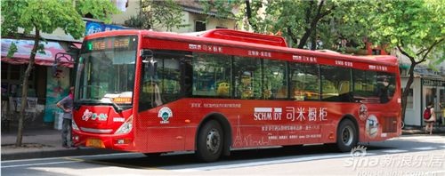 广州街头可见的SCHMIDT司米公交车身广告