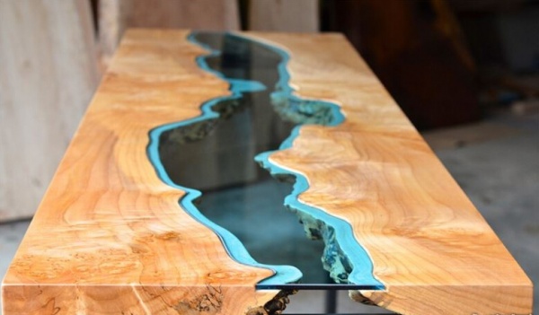 家具设计师 Greg Klassen 设计的一系列“河流”桌子