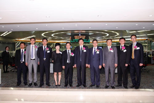 2012年7月13日行业首家香港主板上市