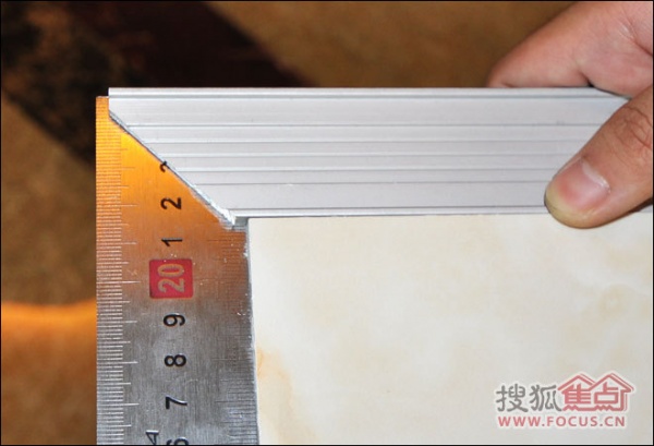 维罗兰乔圣菲V8RP3A35瓷砖直角度测量