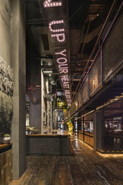 周伟：迷城音乐餐厅 引领跨界餐饮空间