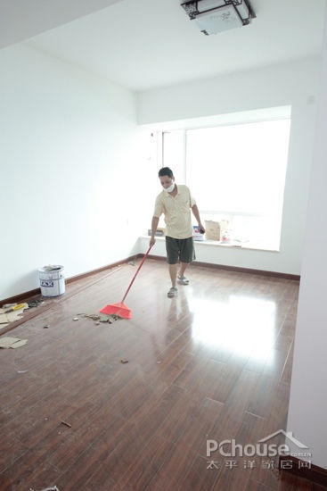 盛夏抛开潮湿烦恼 家居地板及时养护