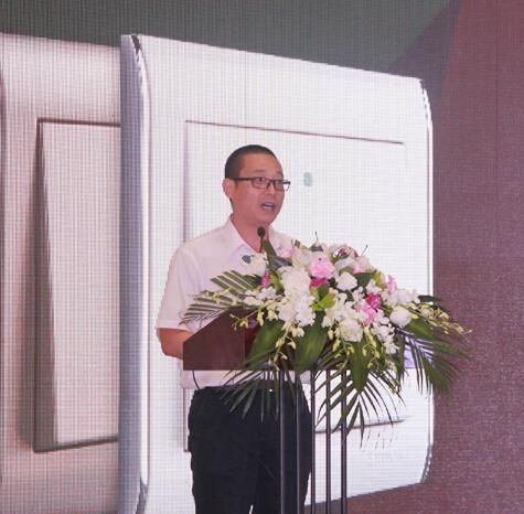 西蒙电气（中国）有限公司营销中心市场部总监江波先生发表讲话