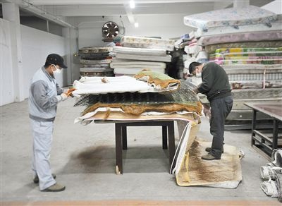 居然之家的家具回收处理中心，目前延续的“以旧换新”活动成为服务项目。新京报记者 王远征 摄