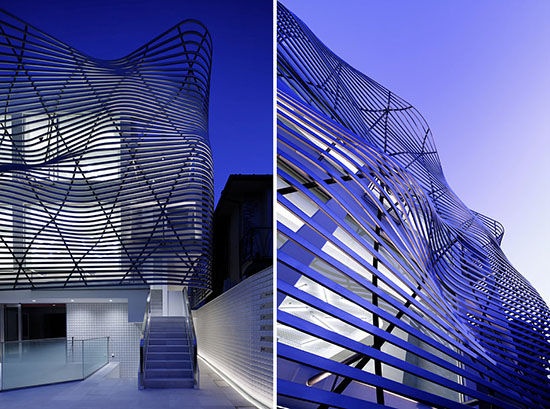 amano design 事务所设计波浪状外观办公楼