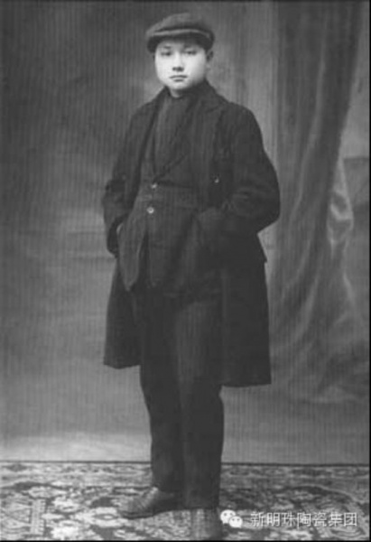 1920年，留学法国勤工俭学的邓小平，时年16岁