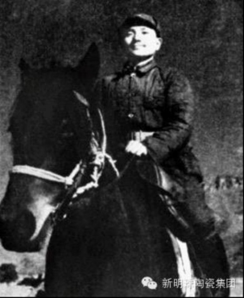 1938年，邓小平奔赴太行山抗日前线。