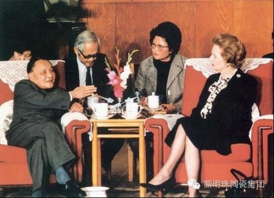 1984年，邓小平会见英国首相撒切尔夫人。