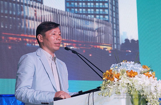 喜盈门国际商业连锁企业总裁魏锦标先生致欢迎词