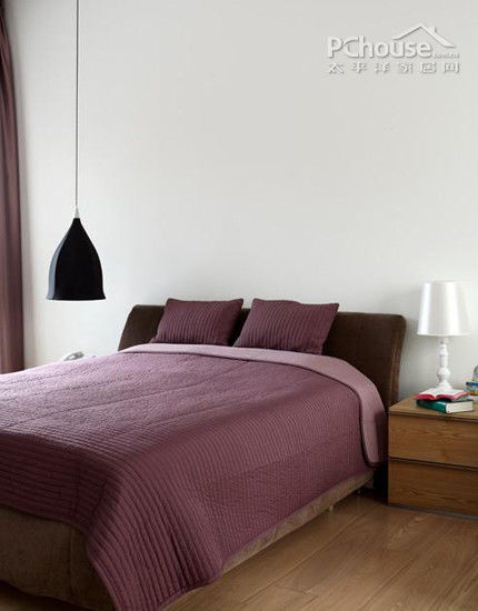 素色布艺软床助睡眠舒适而温馨