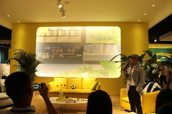 顾家家居副总裁刘宏先生向在场来宾介绍米檬品牌理念及产品