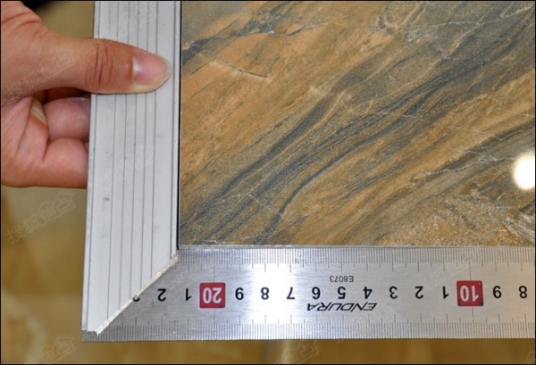 法恩莎瓷砖原石物语直角度测量