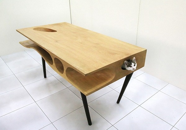 现代感十足的桌子 让猫咪在其中自由穿梭