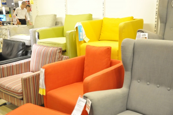 布艺沙发的颜色和款式多种多样